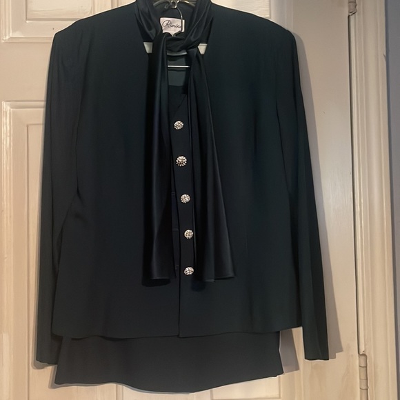 Dressy 2-pc Outfit - Picture 3 of 8